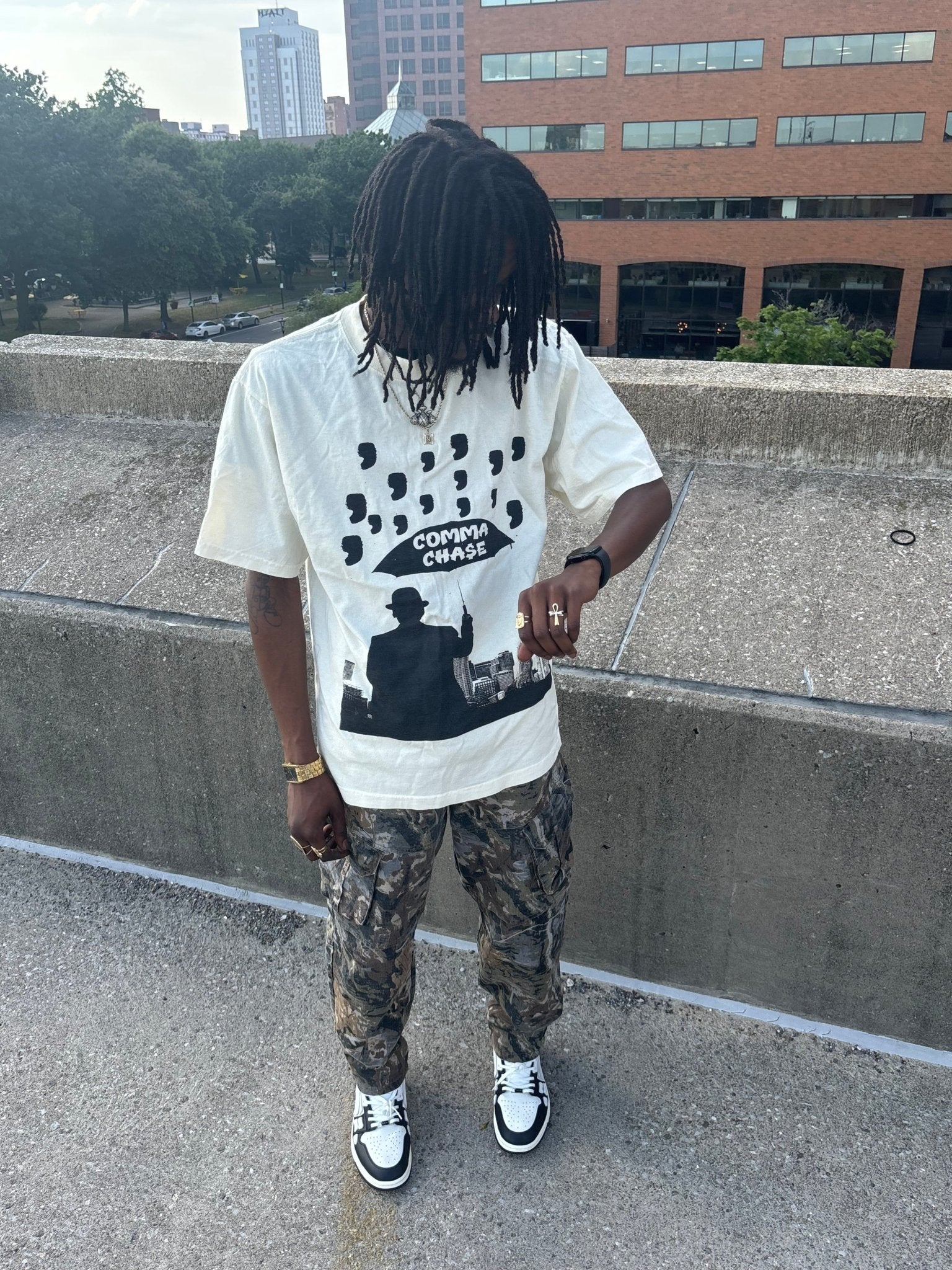 Comma Chase Tee - Devonceya