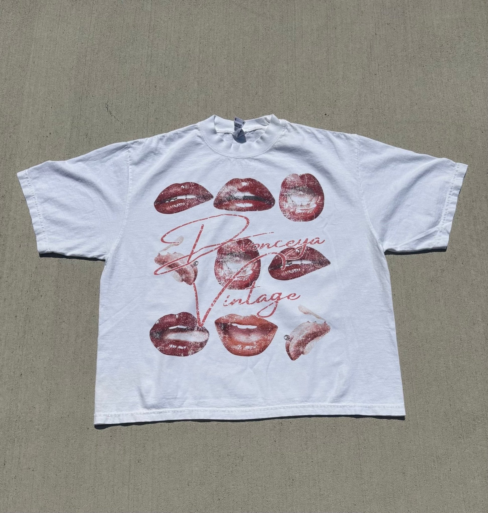 Smooch Tee - Devonceya